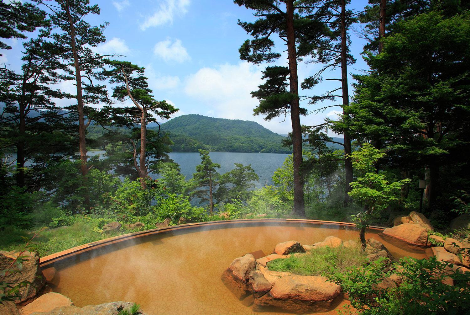 Urabandai Lake Resort Goshiki No Mori Kitashiobara Екстериор снимка